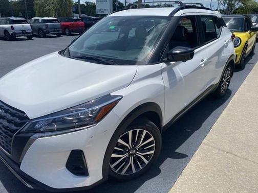 2021 Nissan Kicks SR