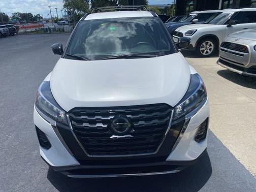2021 Nissan Kicks SR