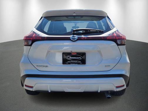 2021 Nissan Kicks SR