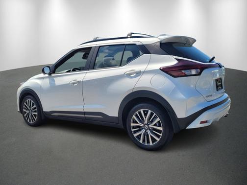 2021 Nissan Kicks SR