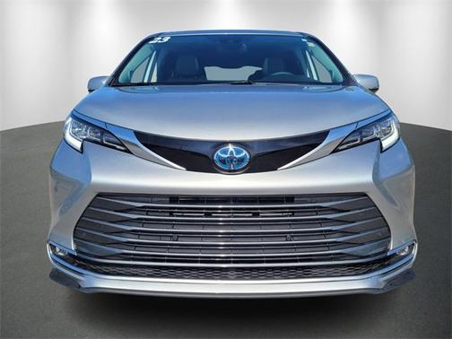 2023 Toyota Sienna Limited