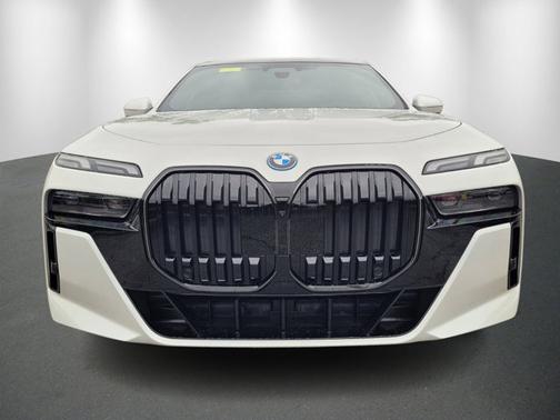 2025 BMW 750e 750e xDrive