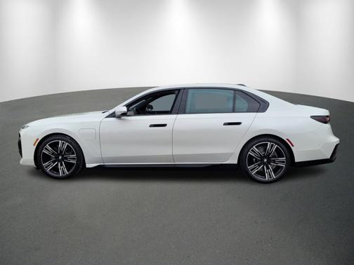 2025 BMW 750e 750e xDrive