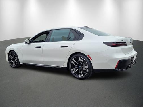 2025 BMW 750e 750e xDrive