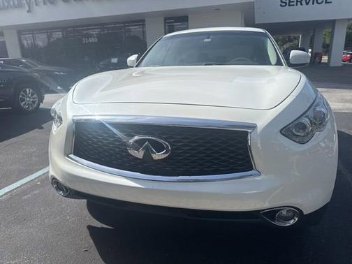 2017 INFINITI QX70 Base
