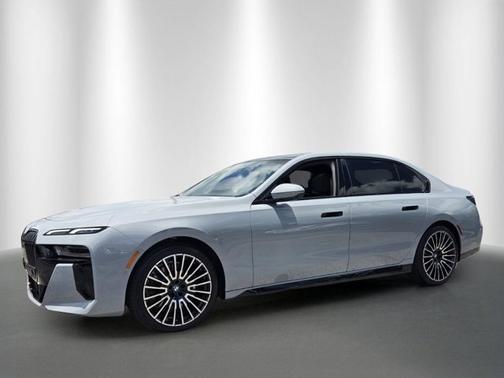 Brooklyn Grey Metallic 2026 BMW 740 740i
