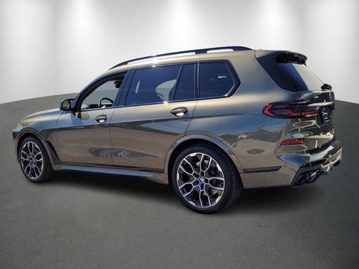 2025 BMW X7 M60i