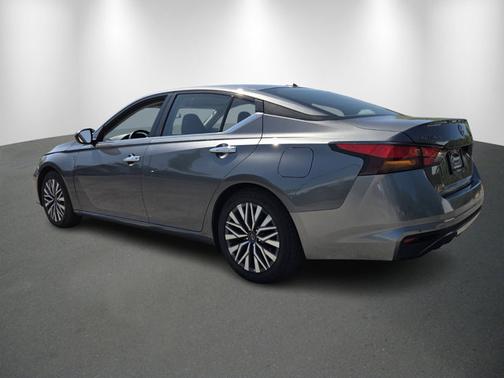 Gun Metallic 2024 Nissan Altima 2.5 SV