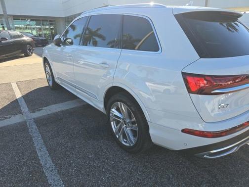 2021 Audi Q7 Premium Plus