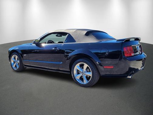 2006 Ford Mustang GT Deluxe