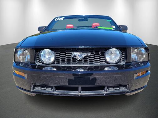 2006 Ford Mustang GT Deluxe