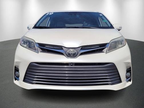 2019 Toyota Sienna Limited Premium