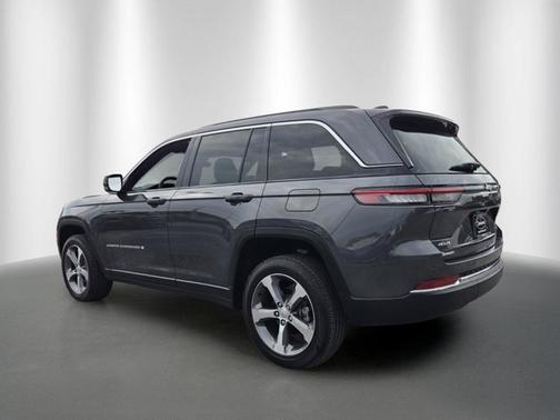 Baltic Gray Metallic Clearcoat 2025 Jeep Grand Cherokee Limited