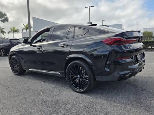 Black Sapphire Metallic 2023 BMW X6 M50i