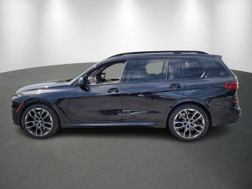 2023 BMW X7 M60i