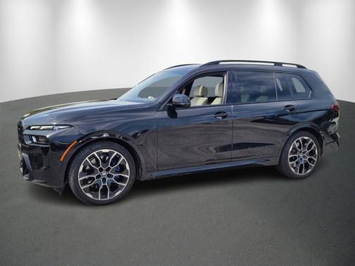 2023 BMW X7 M60i