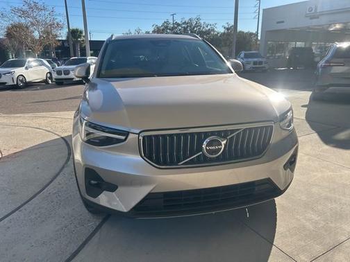 2024 Volvo XC40 Ultimate Bright Theme