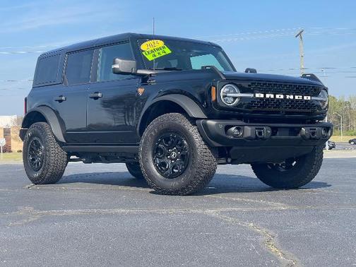 SHADOW BLACK 2025 Ford Bronco BADLANDS