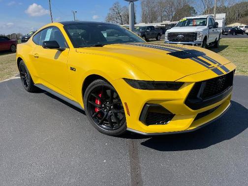 2024 Ford Mustang PREMIUM