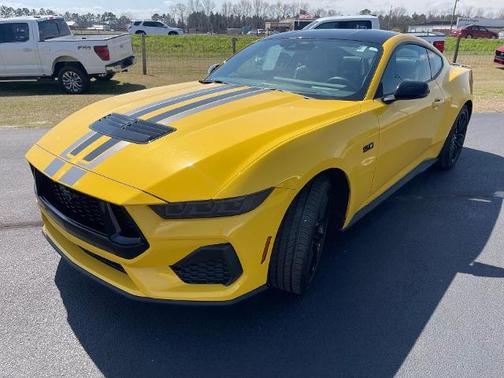 2024 Ford Mustang PREMIUM