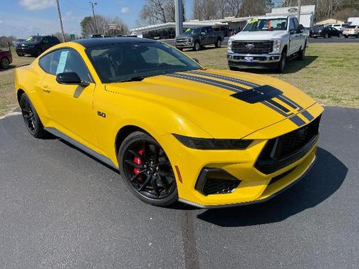 2024 Ford Mustang PREMIUM