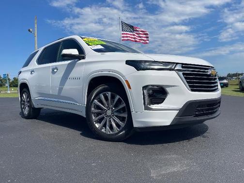 Summit White 2023 Chevrolet Traverse PREMIER