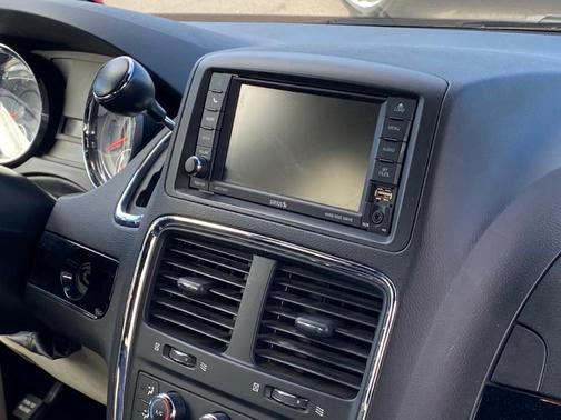Photo 5 of 12 of 2020 Dodge Grand Caravan SXT