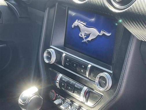 2022 Ford Mustang EcoBoost
