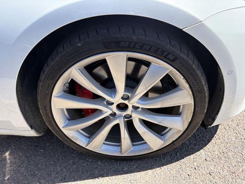 Pearl White Multi-Coat 2018 Tesla Model 3 Long Range