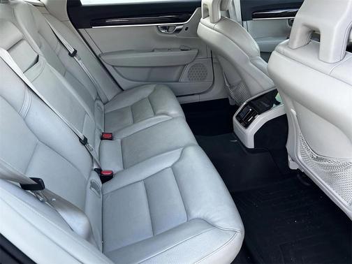 2018 Volvo S90 T5 Momentum