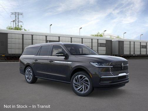 Infinite Black Metallic Clearcoat 2026 Lincoln Navigator Reserve