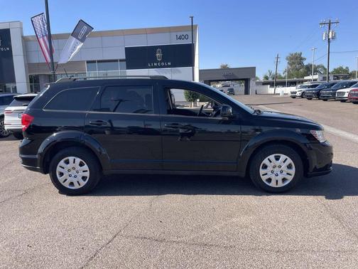 Pitch Black Clearcoat 2019 Dodge Journey SE