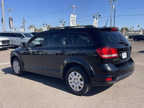 Pitch Black Clearcoat 2019 Dodge Journey SE