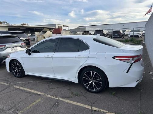 2020 Toyota Camry SE