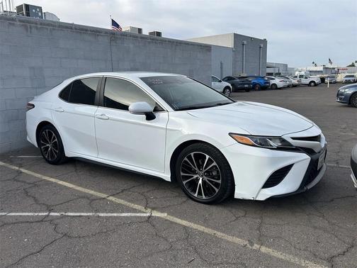 2020 Toyota Camry SE
