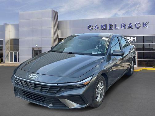 2024 Hyundai ELANTRA SE