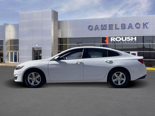 Summit White 2024 Chevrolet Malibu FWD 1LT