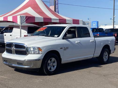 Photo 2 of 33 of 2020 RAM 1500 Classic SLT