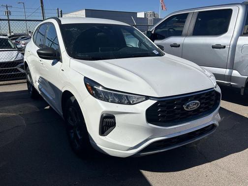 Star White Metallic Tri-Coat 2023 Ford Escape ST-Line