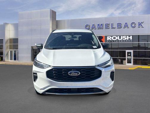 Star White Metallic Tri-Coat 2023 Ford Escape ST-Line