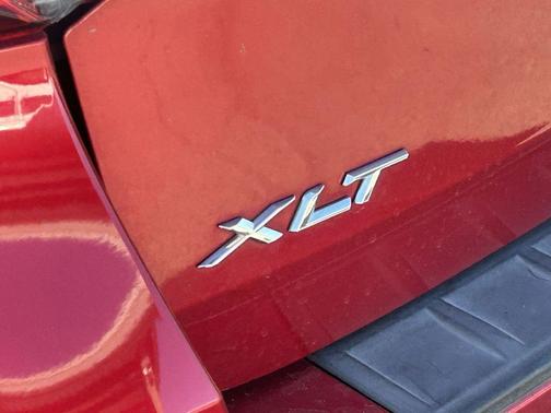 Rapid Red Metallic Tinted Clearcoat 2022 Ford Explorer XLT