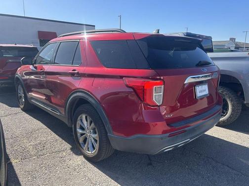 Rapid Red Metallic Tinted Clearcoat 2022 Ford Explorer XLT