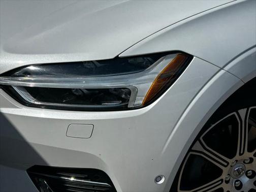 2018 Volvo XC60 Recharge Plug-In Hybrid T8 Inscription