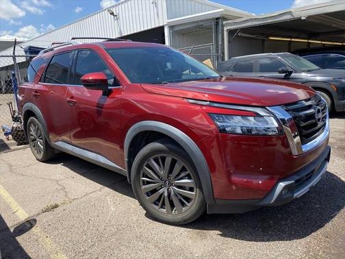 2022 Nissan Pathfinder SL 2WD