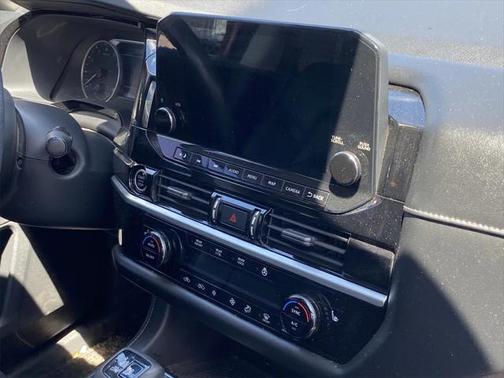 2022 Nissan Pathfinder SL 2WD