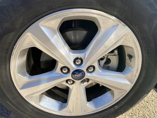 2020 Ford Edge SE
