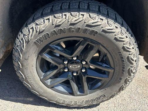 Sterling Gray Metallic 2024 Chevrolet Silverado 1500 Custom Trail Boss
