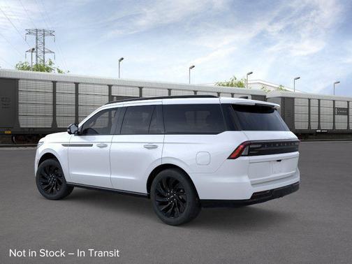 Crystal White Metallic Clearcoat 2026 Lincoln Navigator Reserve