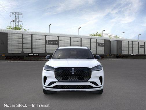 Pristine White Metallic Tri-Coat 2026 Lincoln Aviator Reserve