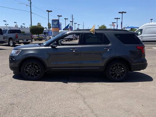 Photo 3 of 32 of 2019 Ford Explorer XLT